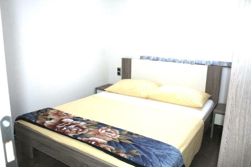 Lucija Apartments Vrh  Екстер'єр фото